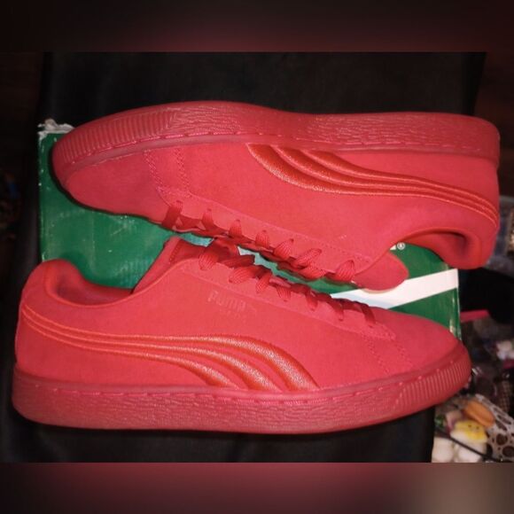 NWT and box Men's low top swede red Pumas, size 8 - Picture 2 of 11